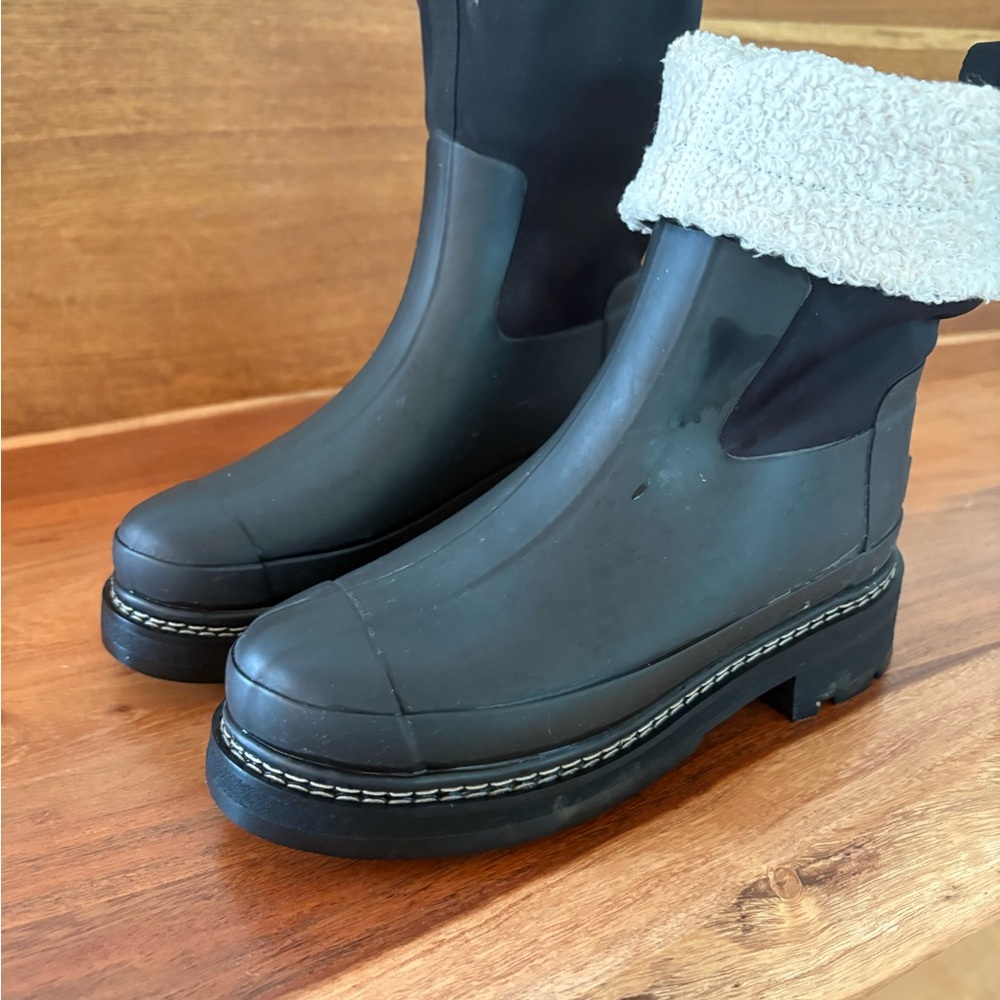 Hunter rain boots with Sherpa lining.